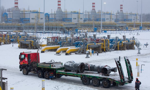 Терминал за горива на "Новатек" в Уст-Луга се е запалил след въздушна атака