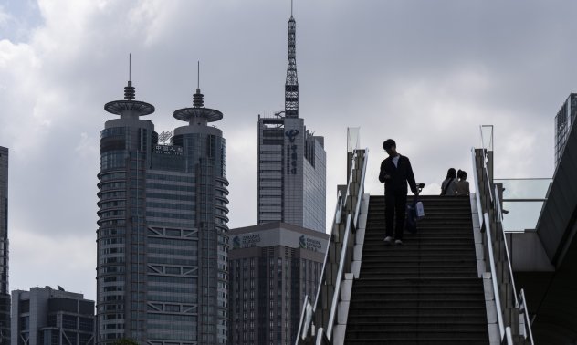 Китай задържа инвестиционни банкери и взима паспорти в антикорупционна акция