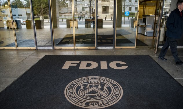 В САЩ обмислят гарантиране на всички банкови депозити при задълбочаване на кризата