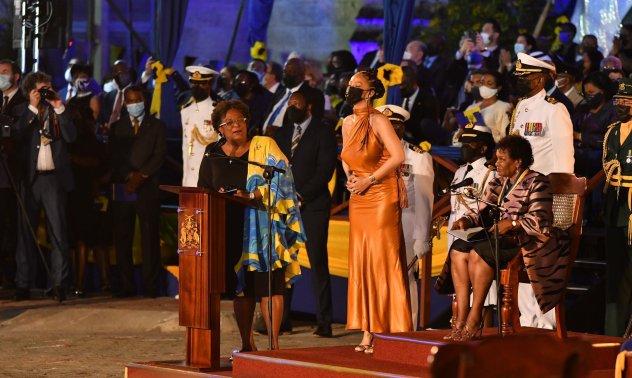 Барбадос се отказа от кралица Елизабет II и обяви Риана за национален герой