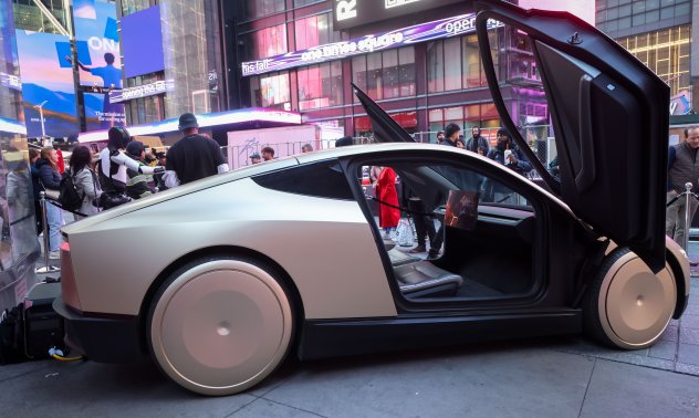 Резервният план на Tesla за Cybercab: да го продава с волан