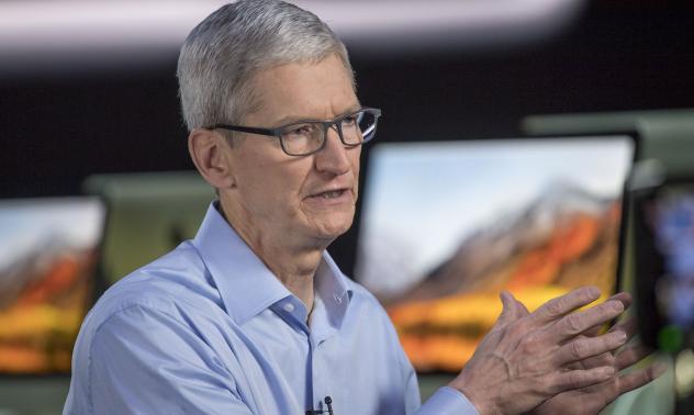 Тим Кук обвърза бизнес модела на Facebook с реално насилие