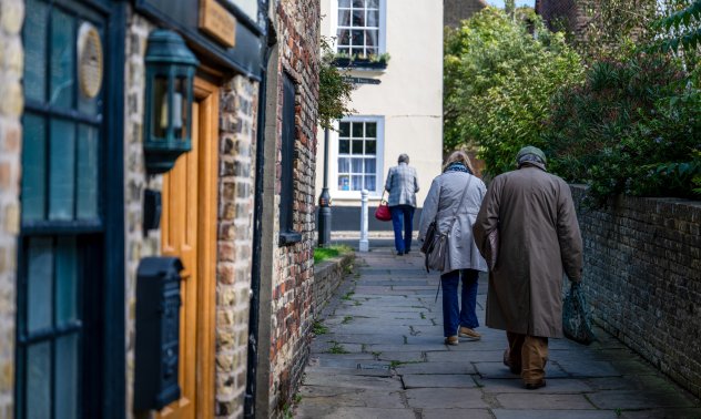 Недосегаемите пенсионери държат Европа в задушаваща хватка