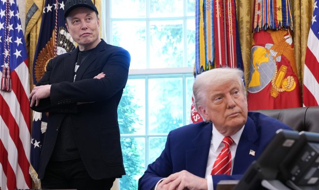 Връзката между Тръмп и Мъск се взриви със заплахи за договори и подкрепа за импийчмънт