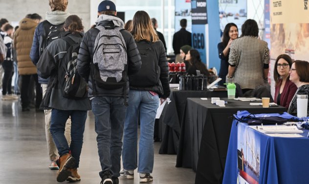 Канада ускорява ръста на заплатите си, но не достига прогнозирания брой работни места