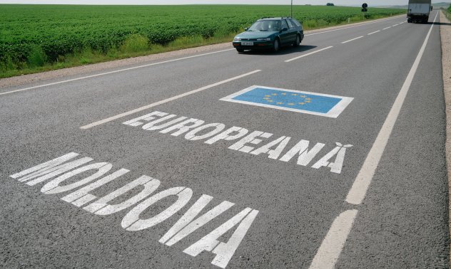 Путин и бедността разделят избирателите по пътя на Молдова към Европа