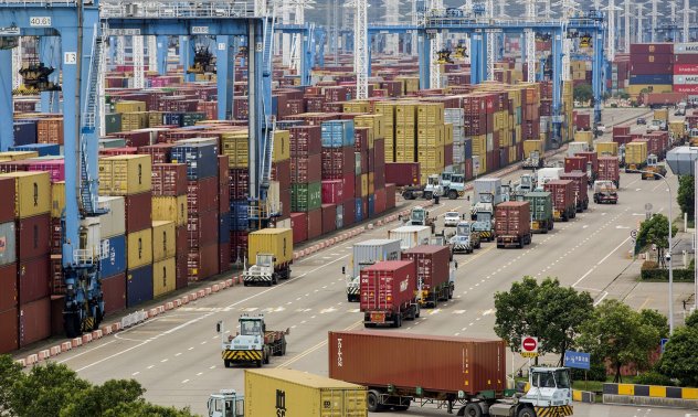 Китай отваря напълно третото най-натоварено пристанище в света