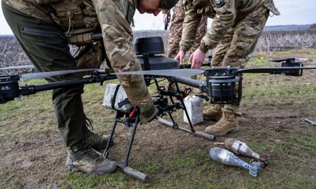 Руски склад за боеприпаси в пламъци след удар на украински дрон