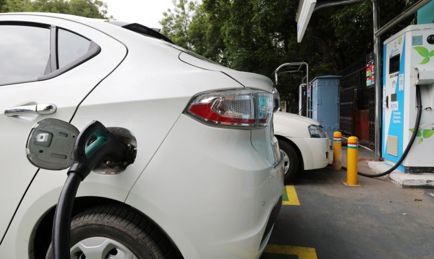 Индия иска роля на пазара на електромобили, но ѝ липсват ключови суровини  