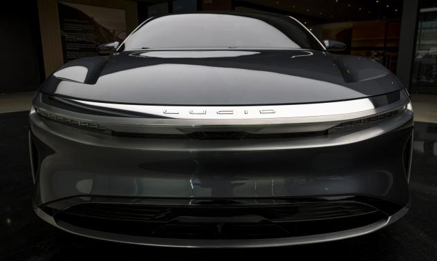 Продажбите на електромобили набират преднина в трудната за автомобилния сектор 2020 г.