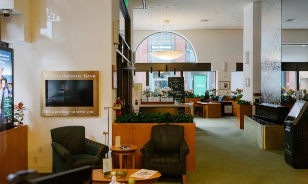 Таванът на дълга във фокуса на вниманието в САЩ. Банковите сътресения продължават