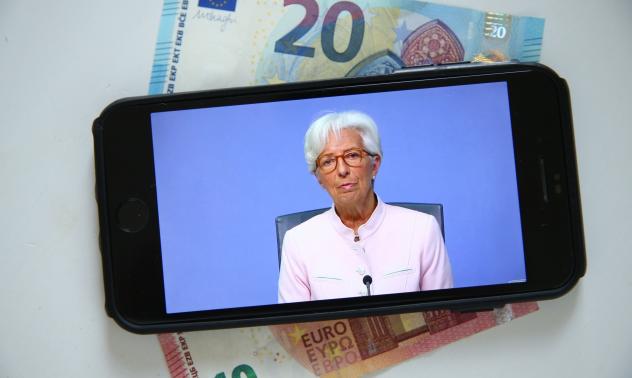 ЕЦБ е изправена пред предизвикателството на нова парична политика