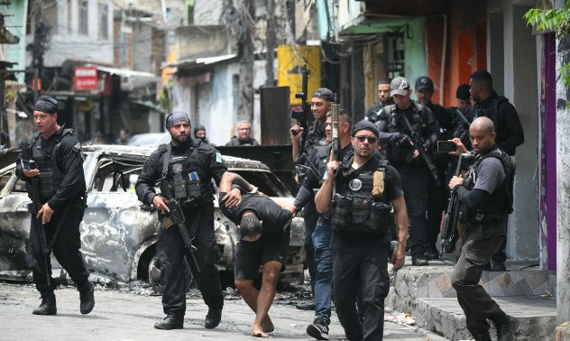 Най-смъртоносните полицейски акции в Рио отнемат живота на най-малко 64 души