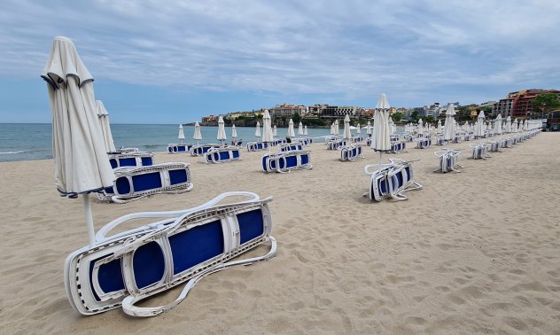 11 плажа у нас това лято са с безплатни чадъри и шезлонги