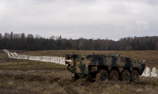 Полша удвои бюджета за отбрана, но все още не произвежда достатъчно боеприпаси