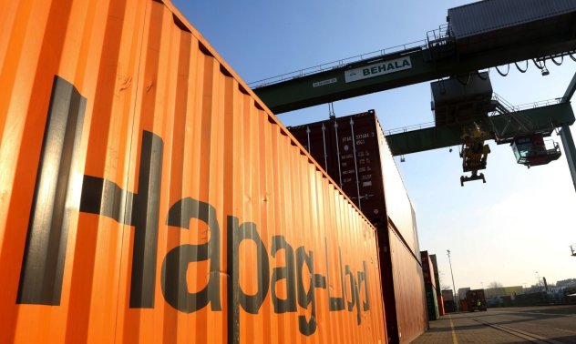 Корабите, отклонени от Червено море, предизвикват вълни по целия свят