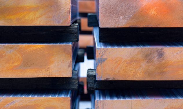 Среброто и медта достигнаха рекорди, след като борсов срив изостри търговията