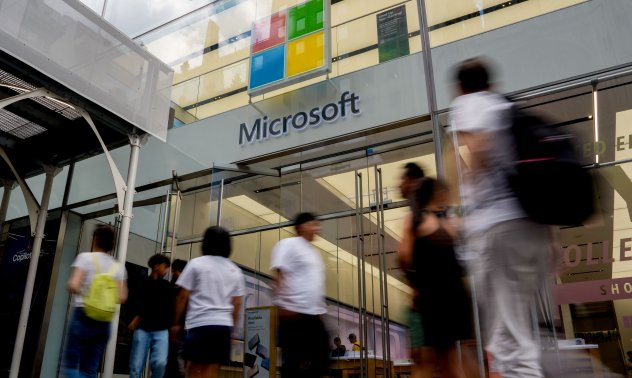 Пробивът в сигурността на Microsoft е обхванал стотици фирми и агенции