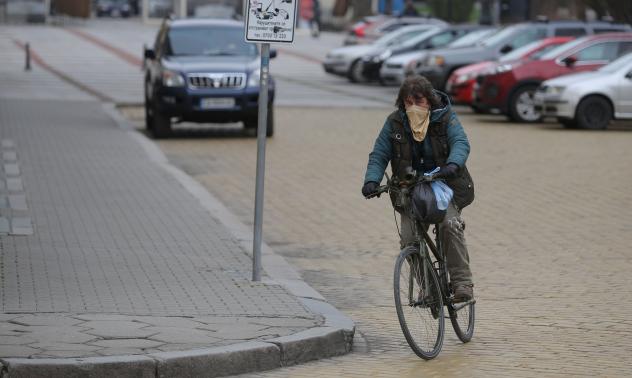 След 15 юни: Маските са задължителни в обществения транспорт, аптеките и болниците 