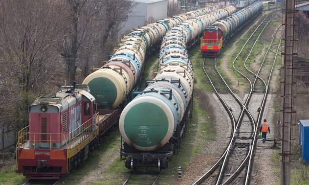 МАЕ: Приходите на Русия спадат, като клиенти избягват нейния петрол