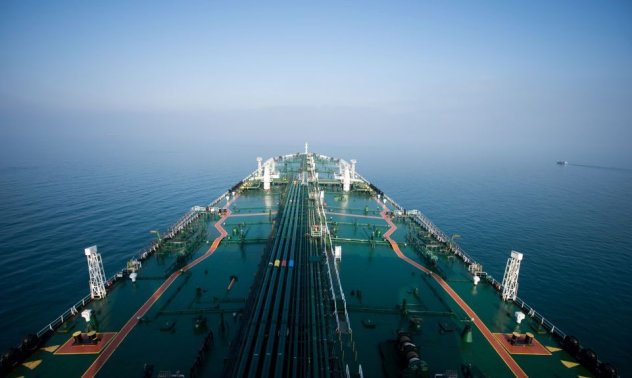 Защо САЩ не могат да спрат доходоносната търговия с петрол на Иран с Китай