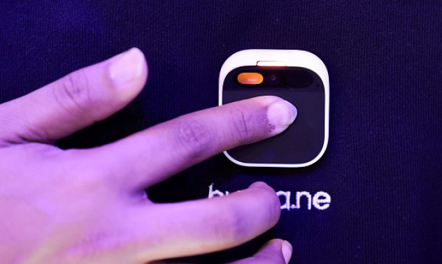 Защо експертите не харесаха AI устройството, което трябваше да замени смартфоните