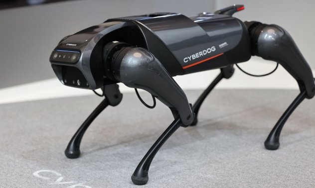 Китайската армия тества куче-робот, въоръжено с картечница