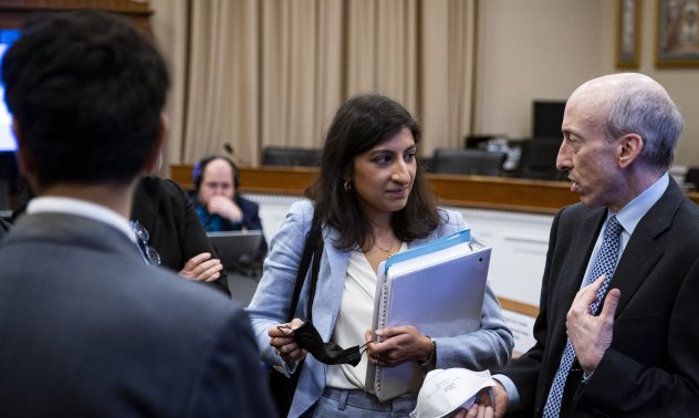 Донорите на Камала Харис тайно настояват да махне Хан от FTC, Генслер от SEC