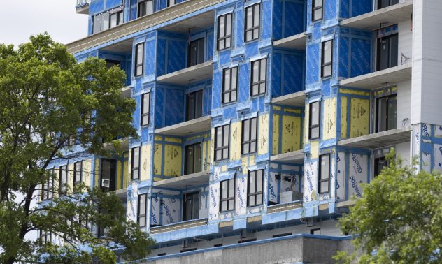 Все по-високи наеми на жилищата в Канада заради покачване на лихвите по кредитите 