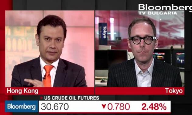 Цената на петрола спада, докато запасите в САЩ се увеличават