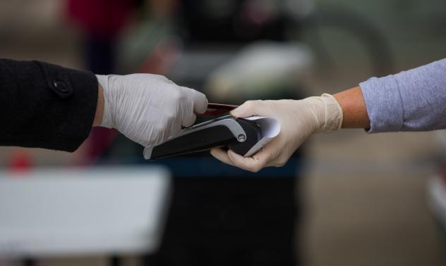 Безконтактните разплащания крият риск от увеличаване на неравенството 