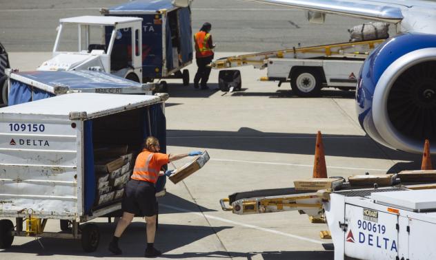 Авиокомпаниите съкращават хиляди служители, а най-лошото тепърва предстои