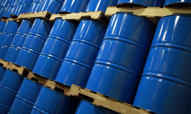 МАЕ: Световният петролен пазар е изправен пред пренасищане от поне 1 млн. барела