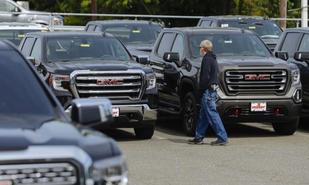 Продажбите на автомобили в САЩ се възстановяват след най-лошия месец от десетилетия