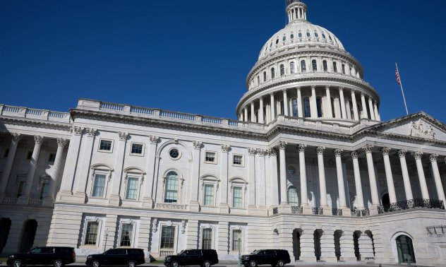 Америка е на косъм от фискален срив, а Конгресът харчи повече отколкото събира