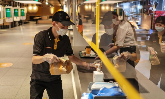 McDonald's, Coca-Cola и Starbucks спряха временно дейността си в Русия