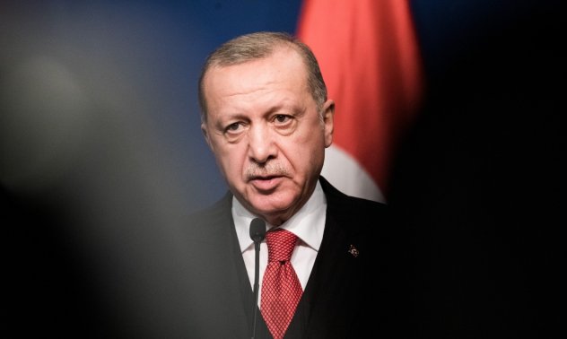 Ердоган между меката и твърдата сила