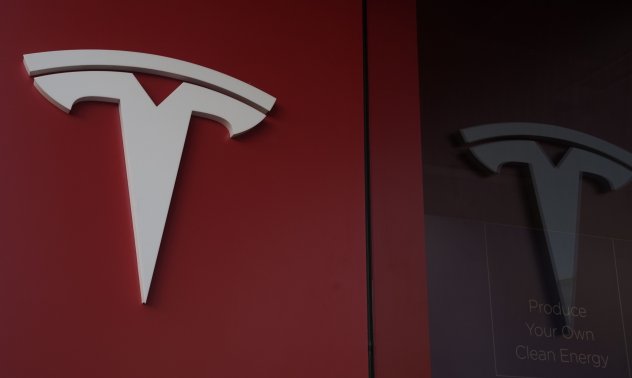 Tesla е изправена пред засилен контрол от страна на регулаторните органи