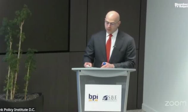 Миран от Фед иска преработка на банковите регулации