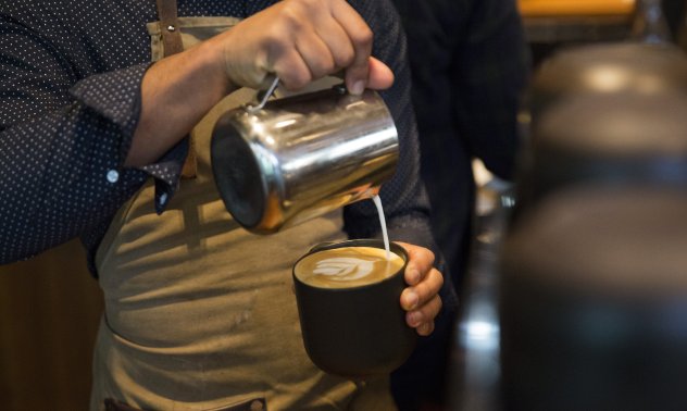 В България чаша специално кафе често е по-евтино от това на бензиностанциите