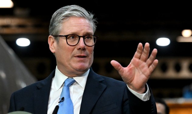 Киър Страмър казва, че промяната изисква време, докато обвинява консерваторите