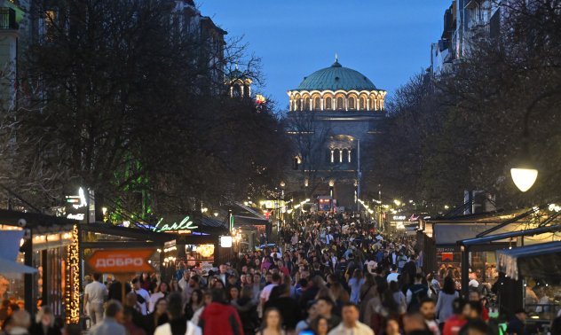 Богата държава ли е България? Попитахме експертите