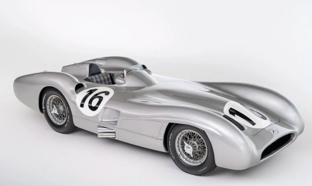 Ранeн болид на Mercedes-Benz за Формула 1 се продаде за 53 милиона долара