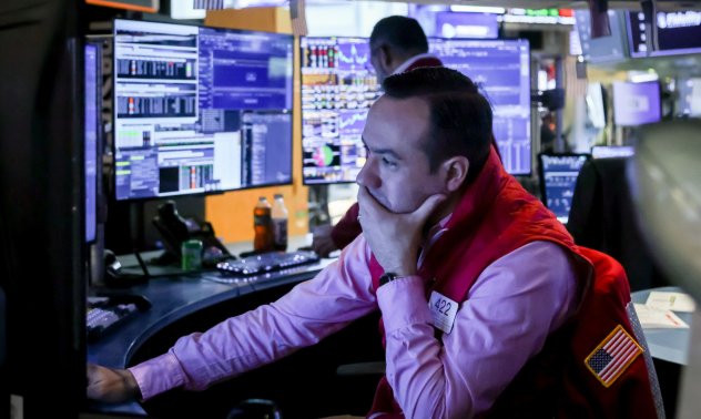 Афишът на Уолстрийт: „BATMMAAN се завръща“ vs. „Великолепната седморка“