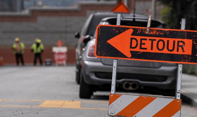 Toyota срещу Tesla: Бавният път към успеха при електромобилите