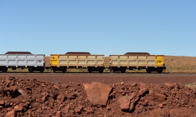 Въпреки забавянето в Китай, водещите доставчици на желязна руда увеличават добива