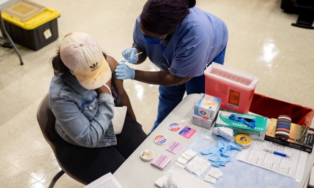 Инвестиционен гигант ще плаща $1000 на служителите си да се ваксинират