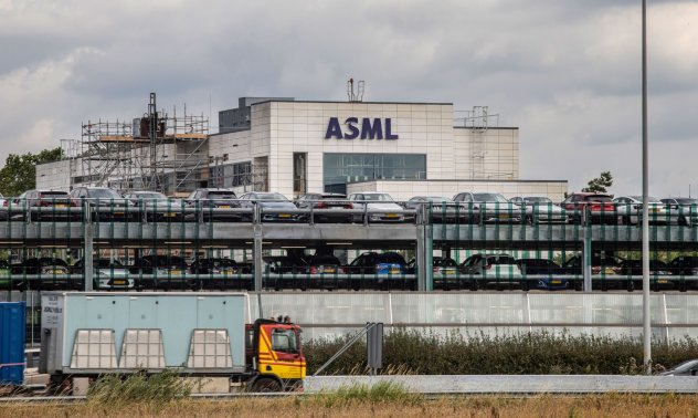 САЩ оказват натиск върху Нидерландия да спре машини за чипове за Китай