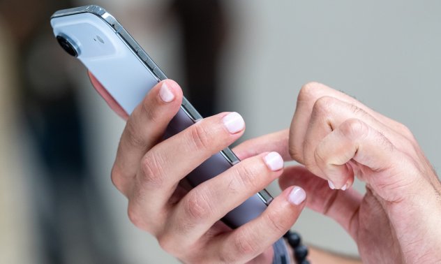 Apple представи най-тънкия iPhone в историята си за 999 долара