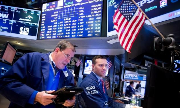 Каква е връзката между Dow Jones и публичния дълг на САЩ